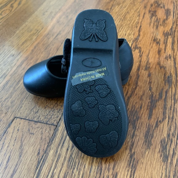 Black Mary Jane’s with lace flower strap NEW - Picture 3 of 5